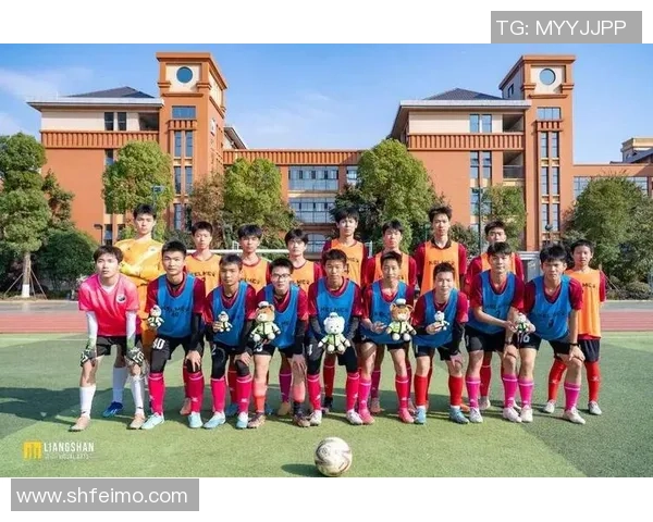 一所校园培养出23名“湘超”队员的答案，藏在他们的体育节里